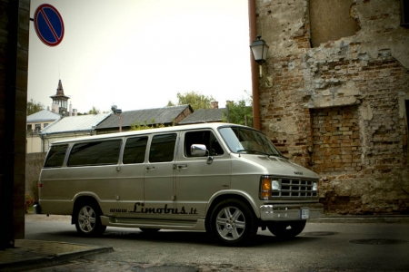 Iškirtinis 11 vietų Limovan - VIPbus