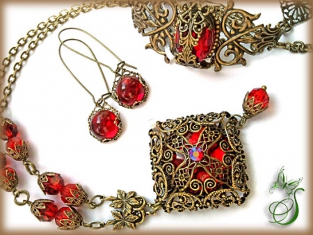 Originalūs ir paslaptingi papuošalai su vintažo prieskoniu! 