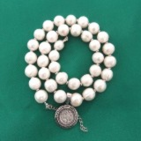 Dvigubas natūralių perlų vėrinys